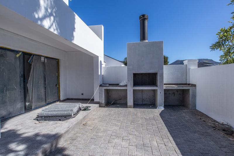 To Let 3 Bedroom Property for Rent in Meadowridge Western Cape